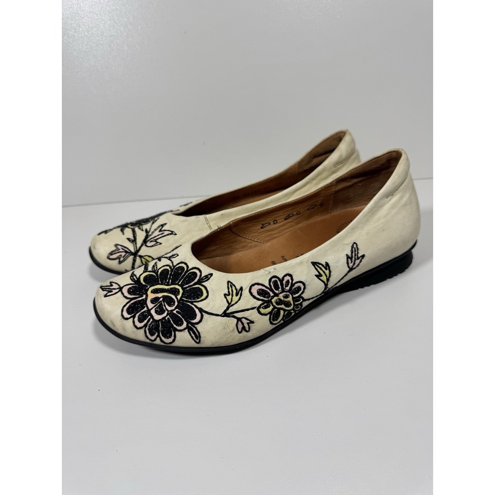 Think! Leather Ballet Flats Embroidered Floral Cream US 6.5 EU 37 Comfort Boho